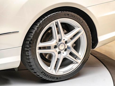 Used 2011 Mercedes-Benz E 550 Cabriolet image 12