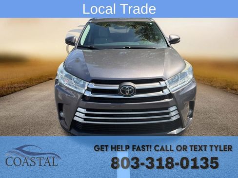 Used 2017 Toyota Highlander XLE image 2