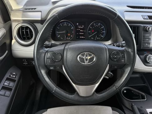 Used 2018 Toyota RAV4 XLE FWD image 13