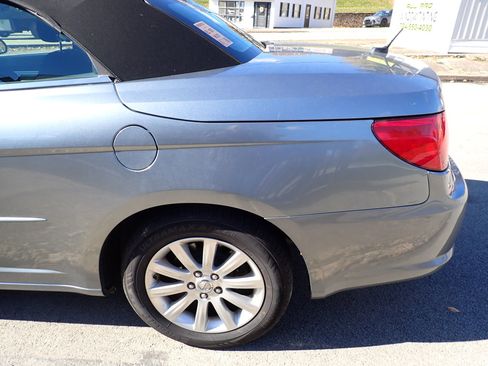 Used 2010 Chrysler Sebring Touring image 16