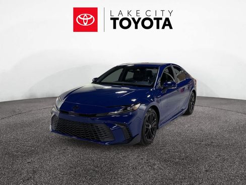 Used 2026 Toyota Camry SE image 1