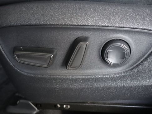 Used 2022 Toyota Highlander XLE AWD/4WD image 14