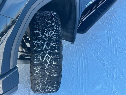 Used 2024 GMC Sierra 1500 AT4 w/ Technology Package image 9