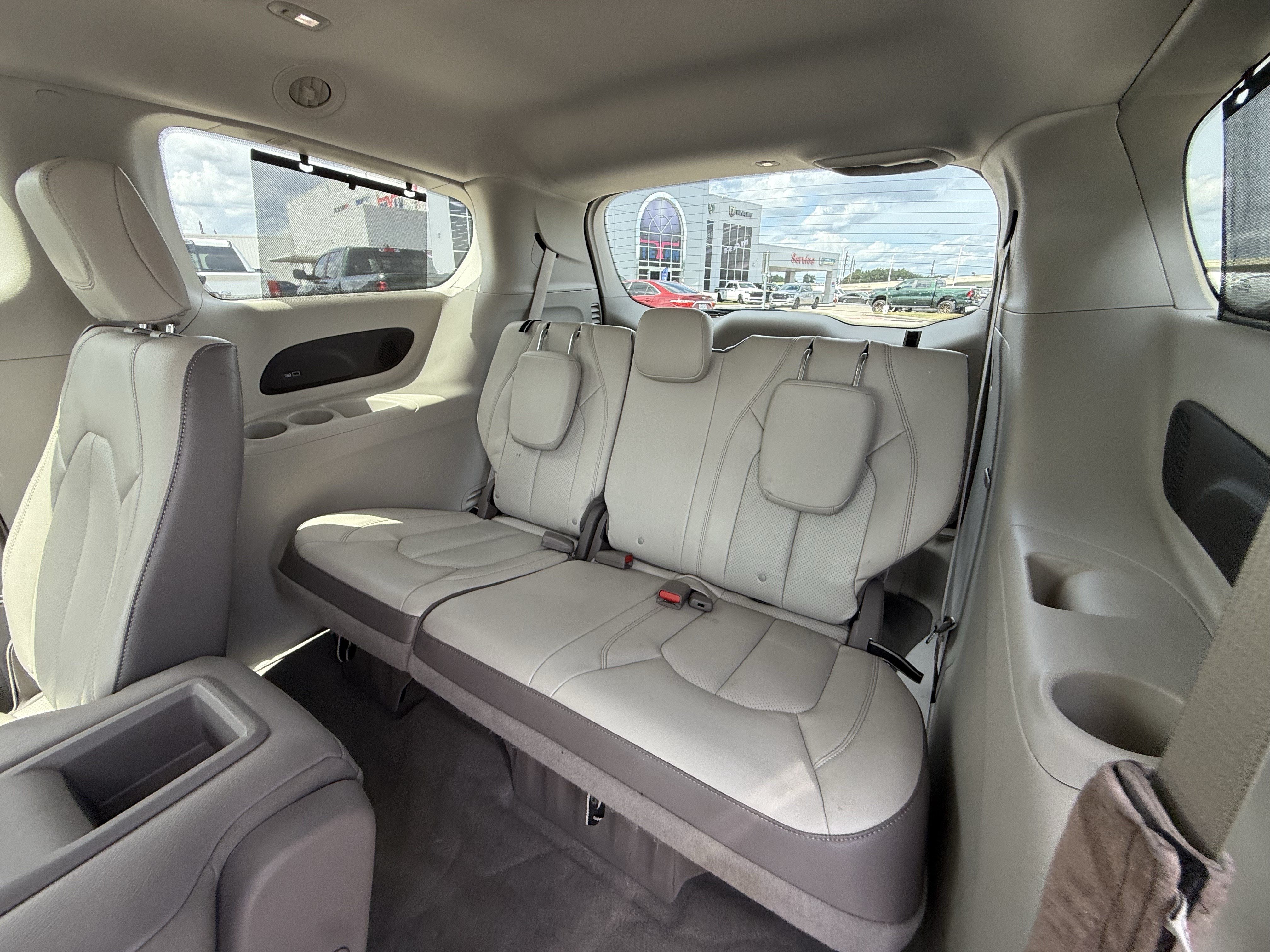 Used 2017 Chrysler Pacifica Touring-L Plus FWD image 31