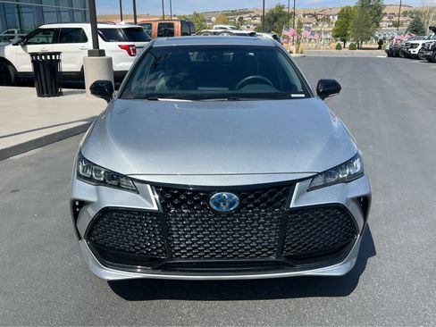 Used 2022 Toyota Avalon XSE FWD image 3