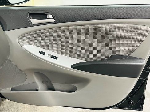 Used 2013 Hyundai Accent GS FWD image 18
