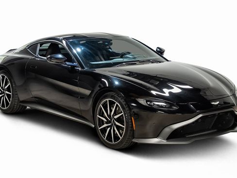 Used 2020 Aston Martin V8 Vantage Coupe image 3