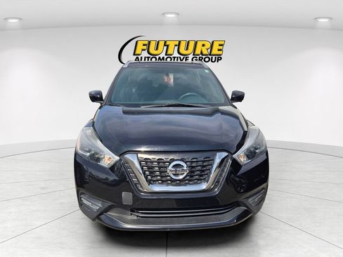 Used 2018 Nissan Kicks SR FWD image 2