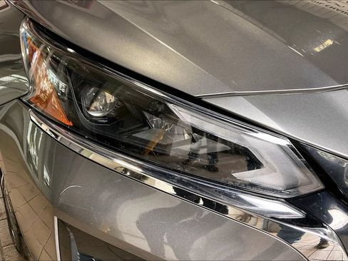 Used 2025 Nissan Altima 2.5 SV FWD image 24