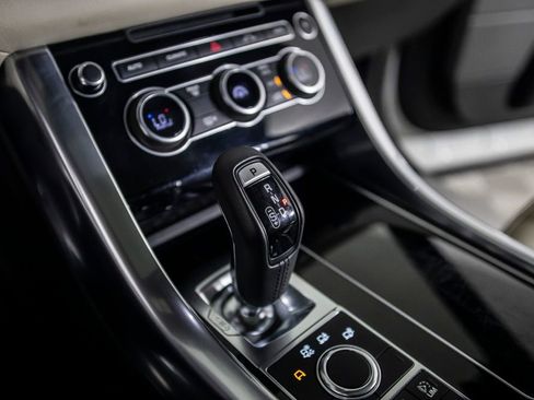 Used 2017 Land Rover Range Rover Sport HSE image 32
