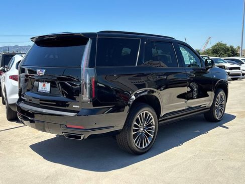 Used 2025 Cadillac Escalade Sport Platinum image 4