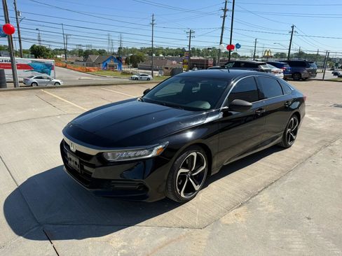 Used 2018 Honda Accord Sport image 5