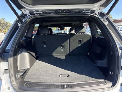 Used 2025 Jeep Grand Cherokee Altitude image 27