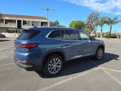 Used 2025 Buick Enclave Preferred image 3