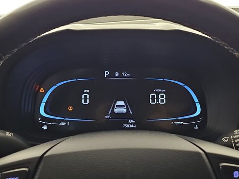 Used 2024 Hyundai Venue Limited FWD image 18
