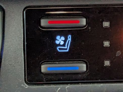 Used 2019 Toyota RAV4 Limited image 31