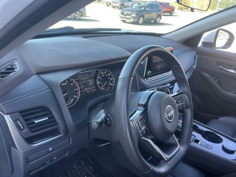 Used 2023 Nissan Rogue SV w/ SV Premium B Package image 7