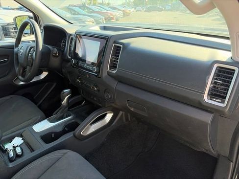 Used 2023 Nissan Frontier SV w/ Tow Package RWD image 11