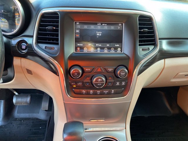 Used 2019 Jeep Grand Cherokee Laredo AWD/4WD image 26
