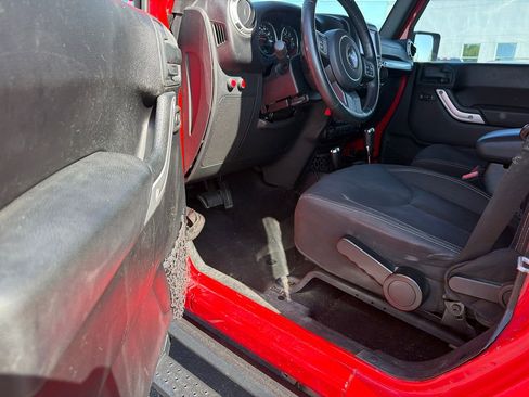 Used 2015 Jeep Wrangler Unlimited Sahara AWD/4WD image 20