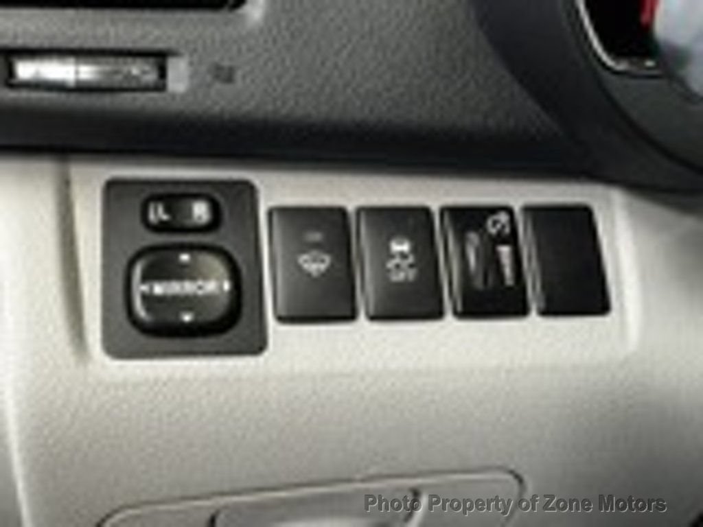 Used 2011 Toyota Highlander 4WD w/ Tow Pkg image 26