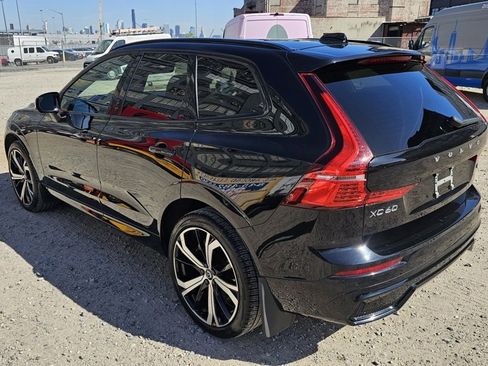 Certified 2022 Volvo XC60 B6 R-Design w/ Climate Package image 3