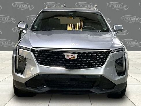 Used 2024 Cadillac XT4 Premium Luxury image 2