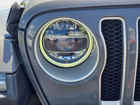 Used 2020 Jeep Wrangler Unlimited Sahara w/ LED Lighting Group AWD/4WD image 4