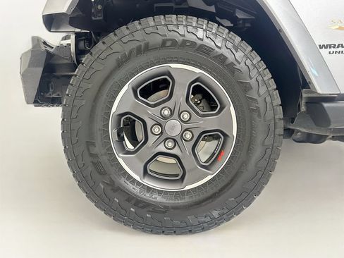 Used 2013 Jeep Wrangler Unlimited Sahara w/ Connectivity Group AWD/4WD image 27