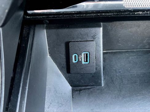 Used 2023 Ford F150 Lariat AWD/4WD image 18