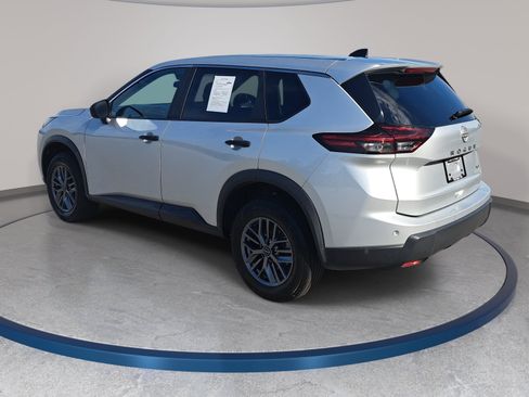 Used 2024 Nissan Rogue S AWD/4WD image 7