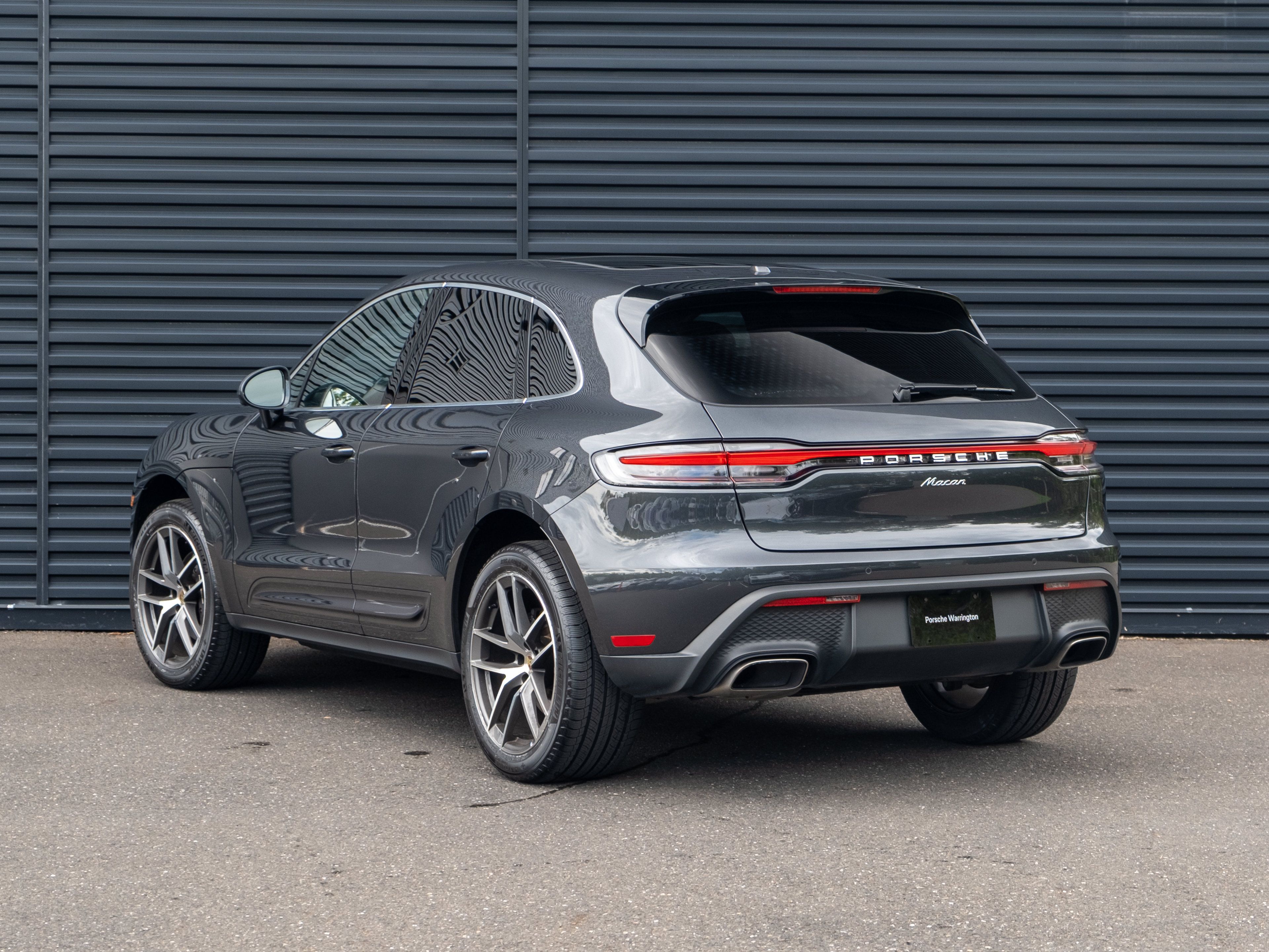 Used 2023 Porsche Macan AWD/4WD image 3