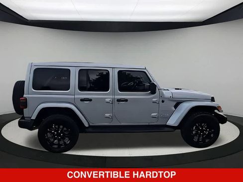 Used 2021 Jeep Wrangler Unlimited Sahara w/ Cold Weather Group AWD/4WD image 9