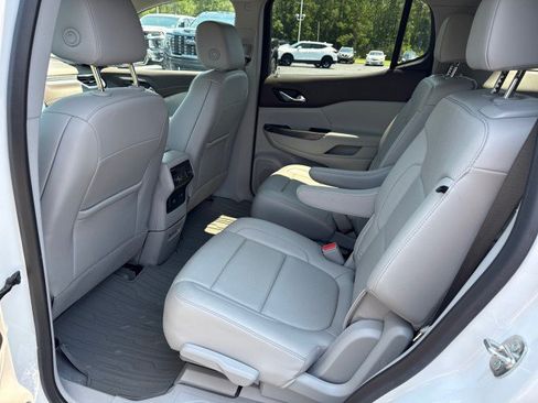 Used 2023 GMC Acadia SLT w/ Technology Package FWD image 19