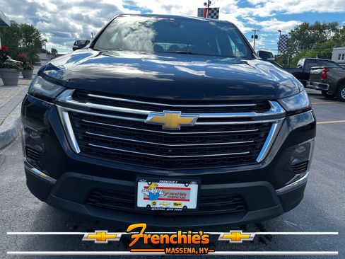 Used 2023 Chevrolet Traverse LT w/ LT Premium Package AWD/4WD image 2