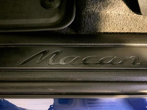 Used 2023 Porsche Macan image 19