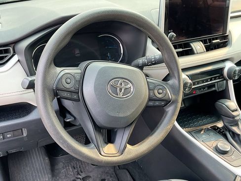 Used 2024 Toyota RAV4 XLE AWD/4WD image 11
