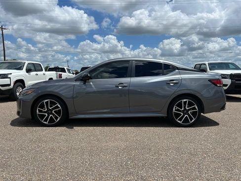 Used 2025 Nissan Sentra SR w/ SR Premium Package FWD image 4