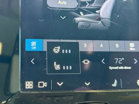 Used 2023 Volvo XC40 B5 Plus w/ Climate Package image 17