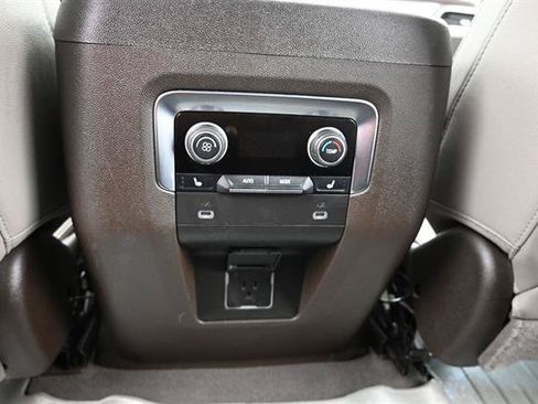Used 2022 Chevrolet Suburban Z71 w/ Luxury Package AWD/4WD image 17
