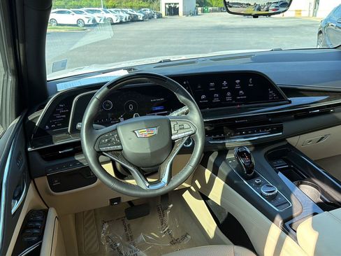 Used 2024 Cadillac Escalade ESV Premium Luxury AWD/4WD image 20