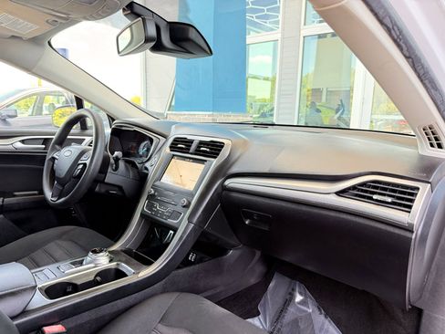 Used 2019 Ford Fusion SE FWD image 20