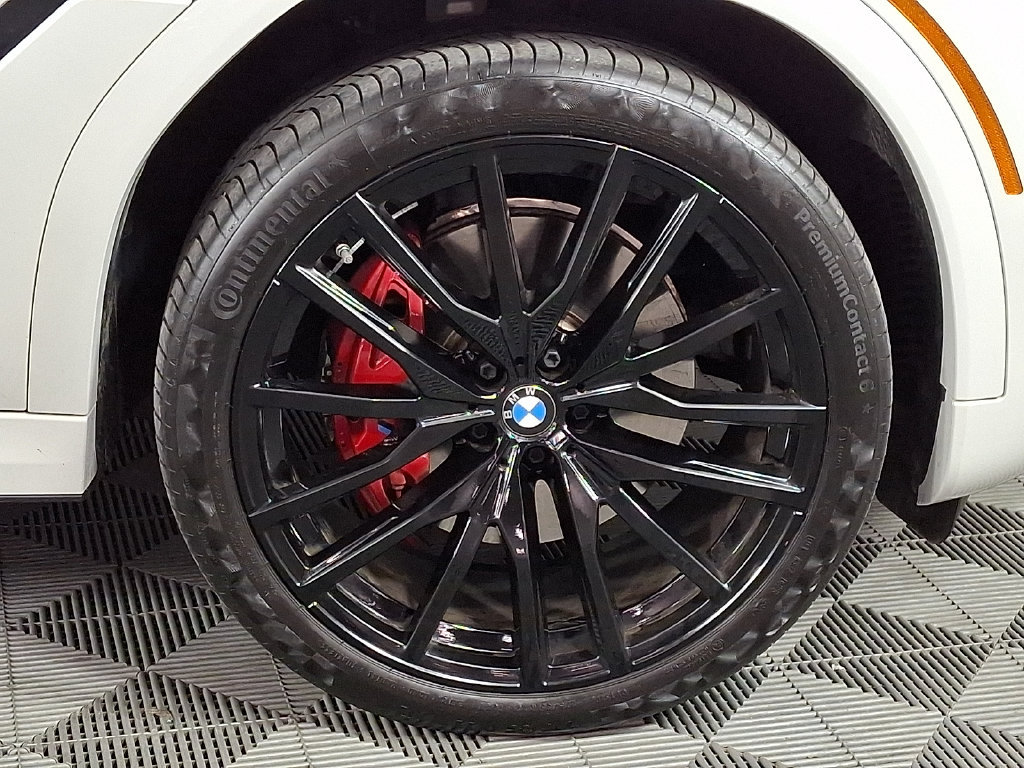 Certified 2025 BMW X6 xDrive40i w/ Executive Package AWD/4WD image 11