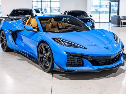 Used 2023 Chevrolet Corvette Z06 RWD image 10