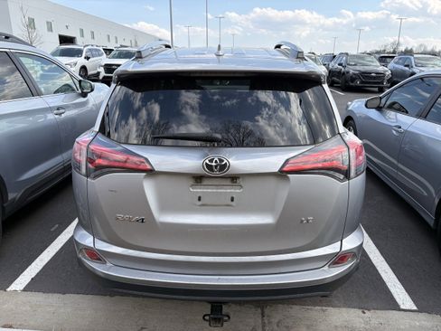 Used 2017 Toyota RAV4 LE image 5