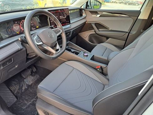 New 2026 Volkswagen Tiguan SE FWD image 7