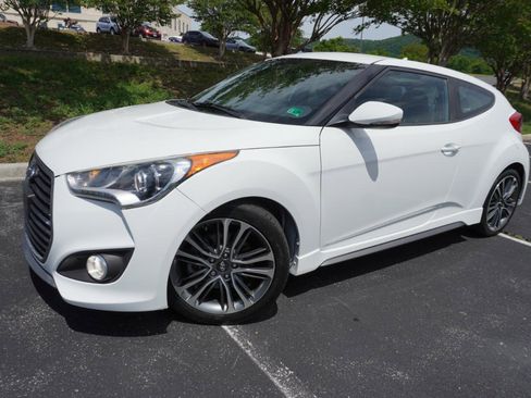 Used 2016 Hyundai Veloster Turbo FWD image 12