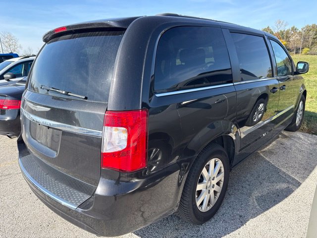 Used 2014 Chrysler Town & Country Touring FWD image 5