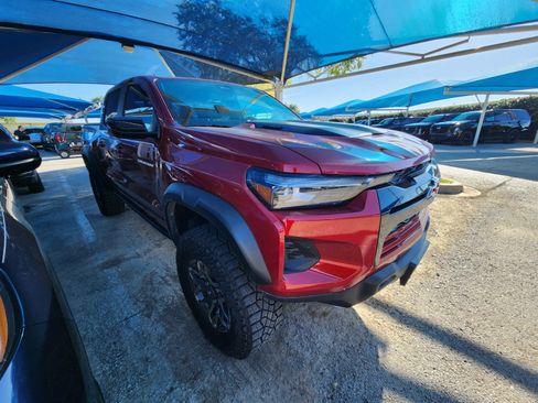 Used 2025 Chevrolet Colorado ZR2 w/ Technology Package AWD/4WD image 1