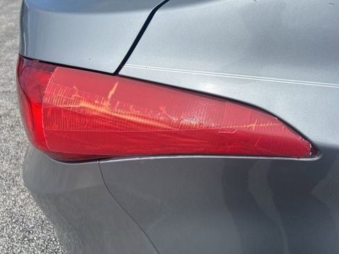 Used 2013 Hyundai Elantra GLS w/ Preferred Pkg FWD image 9